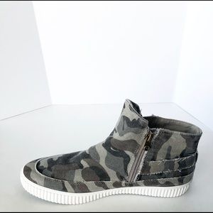 Blowfish Malibu Camo High-Top Cuddlefish Sneaker
